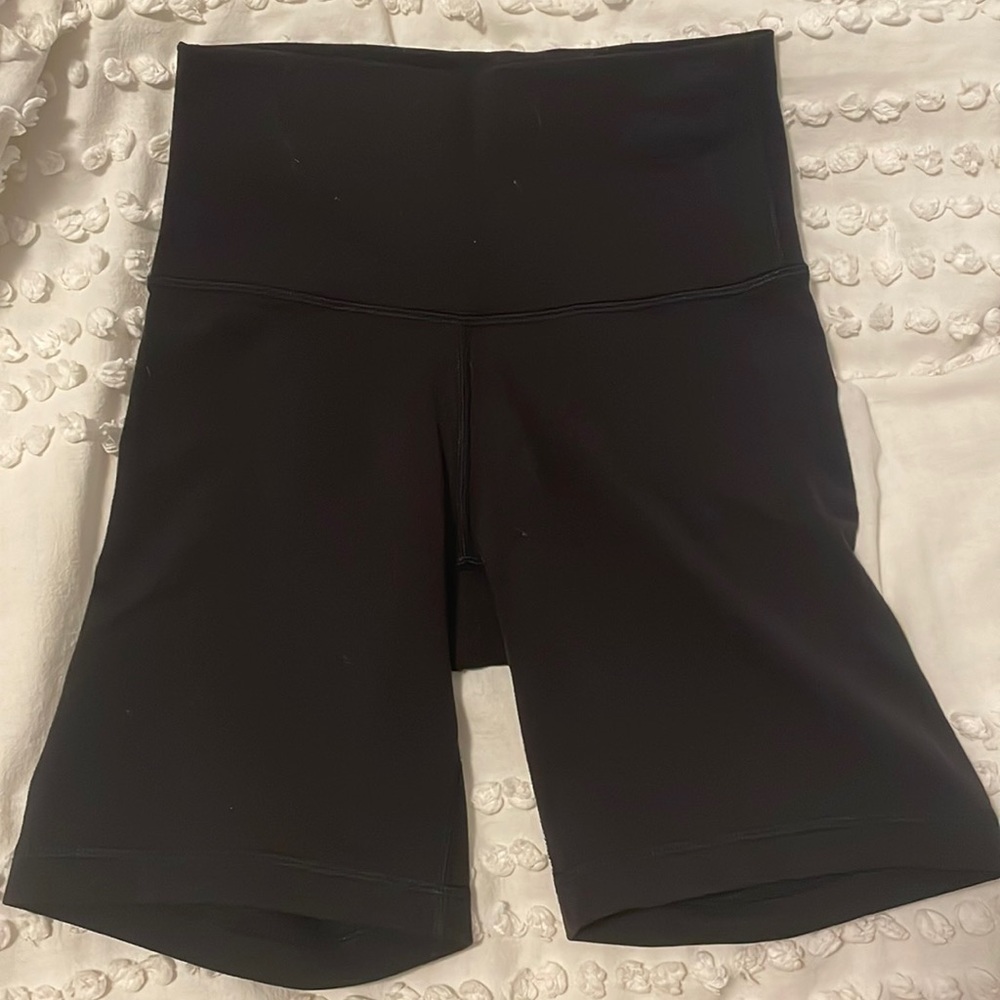 Aritzia TNA atmosphere 7in short